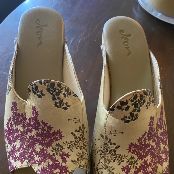 Jeon - Picture 2 of 6